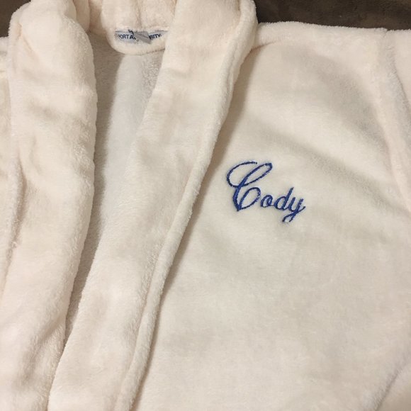 Luxury Spa Personalized Embroidered Fleece Robes - Picture 2 of 5